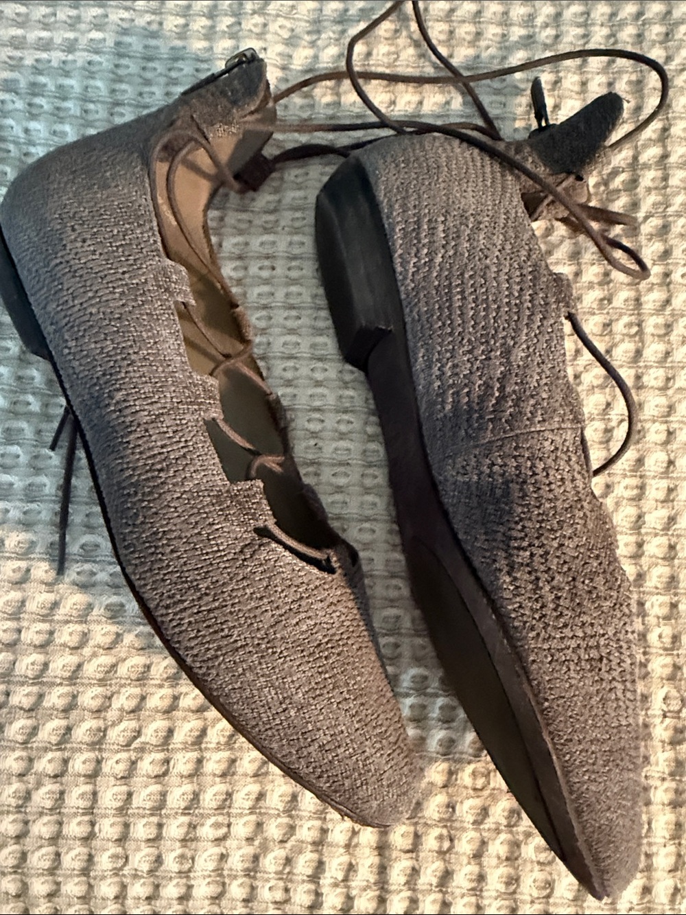 Eileen Fisher Gray Taupe Pointed Lace-Up Flats in size 7 - Picture 3 of 7